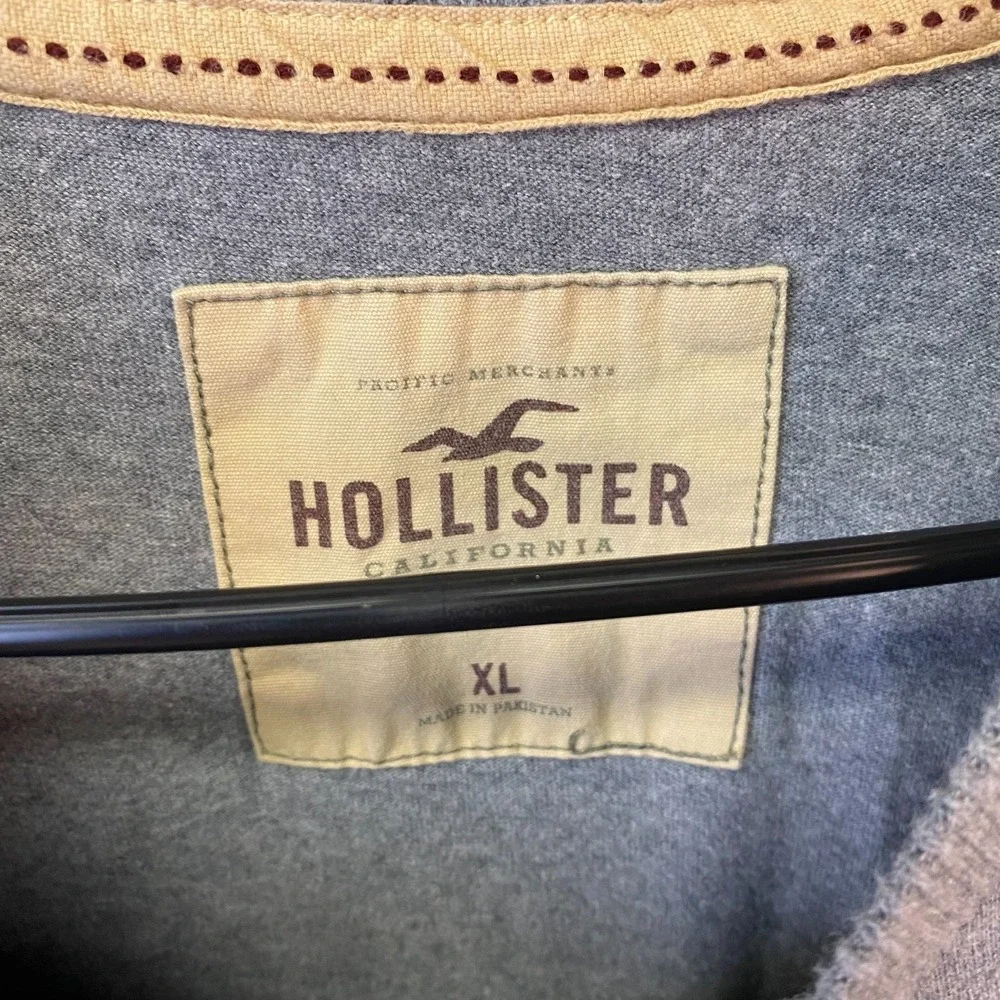 Hollister Long Sleeve T-Shirt XL Gray Laguna Beach Graphic